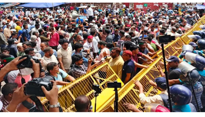 তিন দফা দাবিতে বিডিআর সদস্যদের আন্দোলন