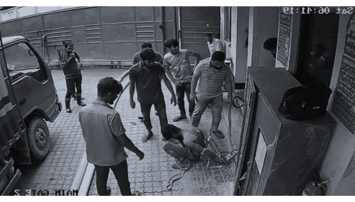 চুরির অভিযোগে কারখানার শ্রমিককে রশি দিয়ে বেঁধে পিটিয়ে হত্যা