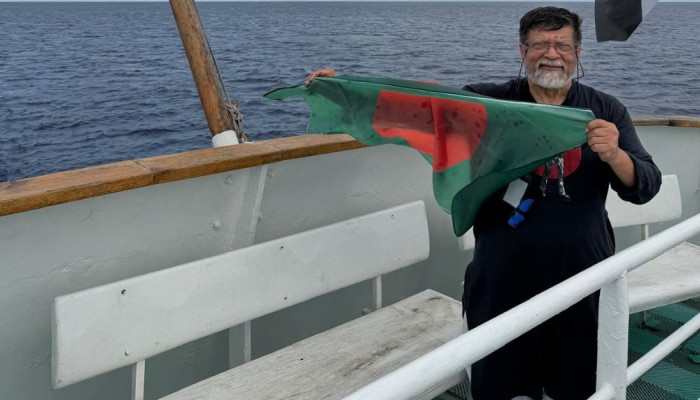 এবার আটক হলেন শহিদুল আলম