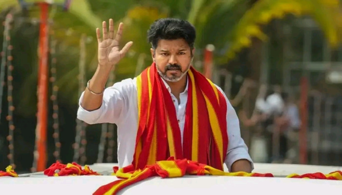 বিজয়ের বাসভবন ঘিরে রেখেছে পুলিশ!