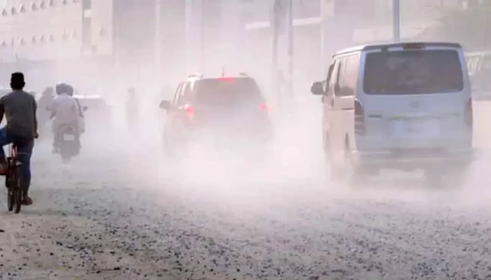 ঢাকার বাতাসে দূষণ বেড়েই চলেছে, শীর্ষে লাহোর!