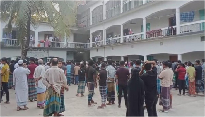 ফুটবল খেলাকে কেন্দ্র করে ঘুমের মধ্যে মাদ্রাসা ছাত্রকে গলা কেটে হত্যা!