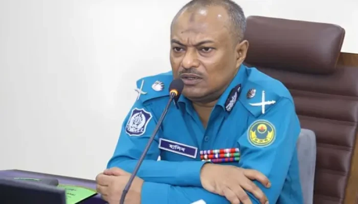 অস্ত্রধারী সন্ত্রাসীদের দেখামাত্র ব্রাশফায়ারের নির্দেশ: চট্টগ্রাম মহানগর পুলিশ কমিশনার