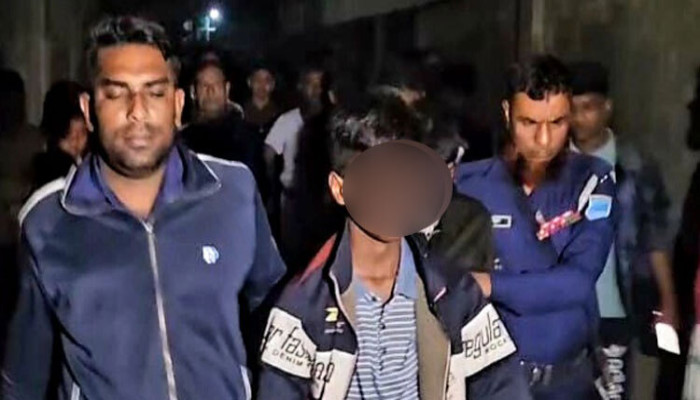 মোবাইল ফোন ও ফ্রি ফায়ার গেমসের আইডি কিনতে দুই বন্ধুকে নিয়ে নিজ বাড়িতে ডাকাতি!