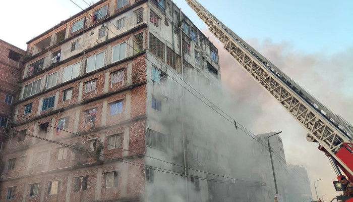 কেরানীগঞ্জে বহুতল ভবনে আগুন, নিয়ন্ত্রণে ১৪ ইউনিট!