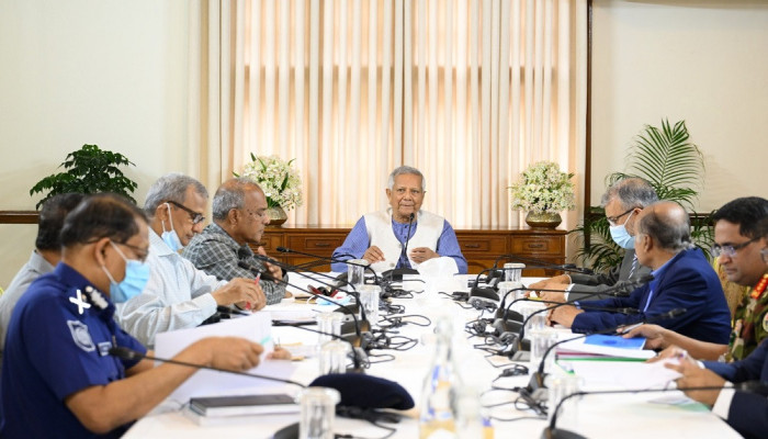 আইনশৃঙ্খলা পরিস্থিতি পর্যালোচনায় জরুরি  বৈঠকে প্রধান উপদেষ্টা প্রফেসর মুহাম্মদ ইউনূস!