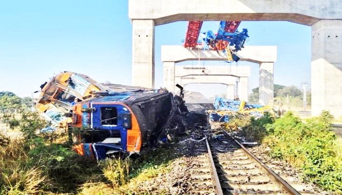 ​থাইল্যান্ডে ট্রেনের ওপর ক্রেন ভেঙে ভয়াবহ দুর্ঘটনা, নিহত ২২!
